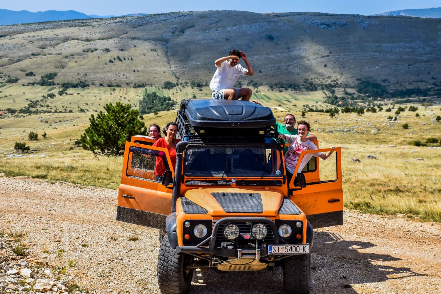Adventurous tour which includes horseback riding and jeep exploring in Dalmatia near Split in Croatia